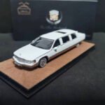 XiaoGuang Dealer Edition 1992-1994 Cadillac Fleetwood Limousine (White)