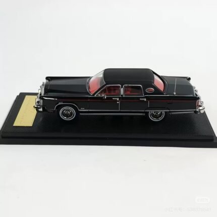 (Pre-order) Turning Crush Lincoln Continental Town Car (ETA Sep 2026)